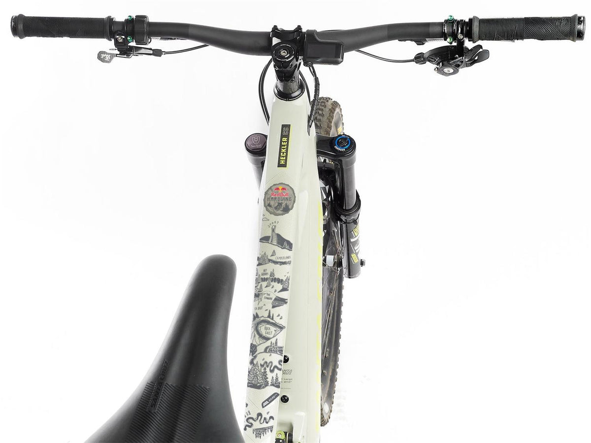 AMS-FG-Hardline-grey-on bike