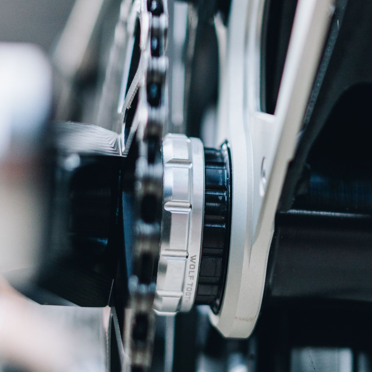 WOLF TOOTH BOTTOM BRACKET - BSA THREADED - 30MM SPINDLE