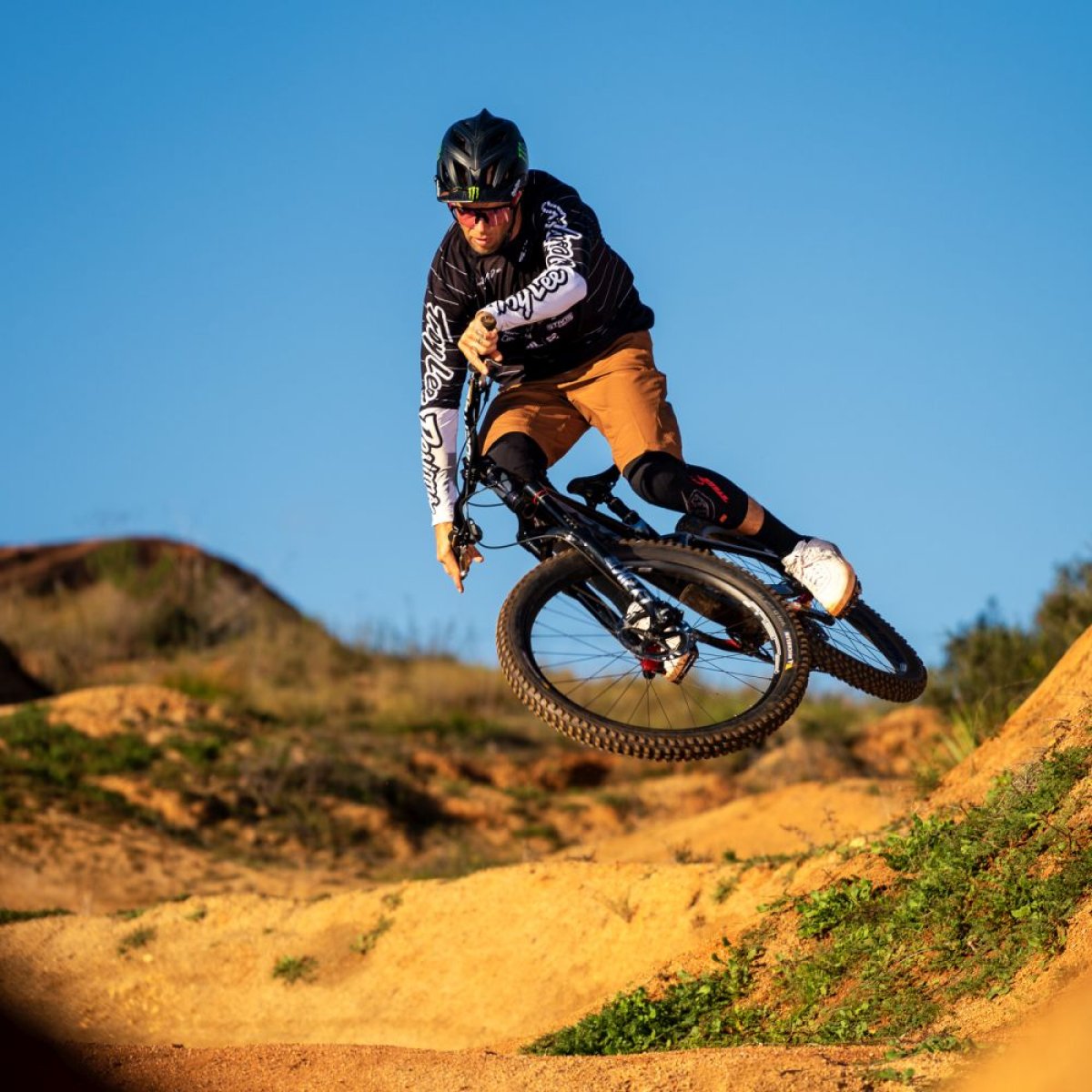 DEITY - CZ40 CAM ZINK SIGNATURE 31.8 HANDLEBAR - 40MM RISE