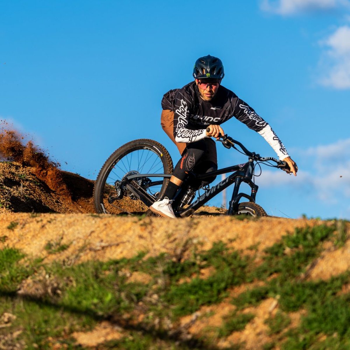 DEITY - CZ40 CAM ZINK SIGNATURE 31.8 HANDLEBAR - 40MM RISE