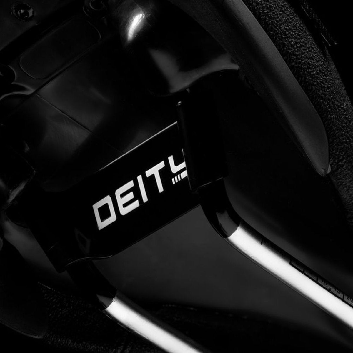 DEITY - FRISCO HYPERGRIP RAILED SADDLE