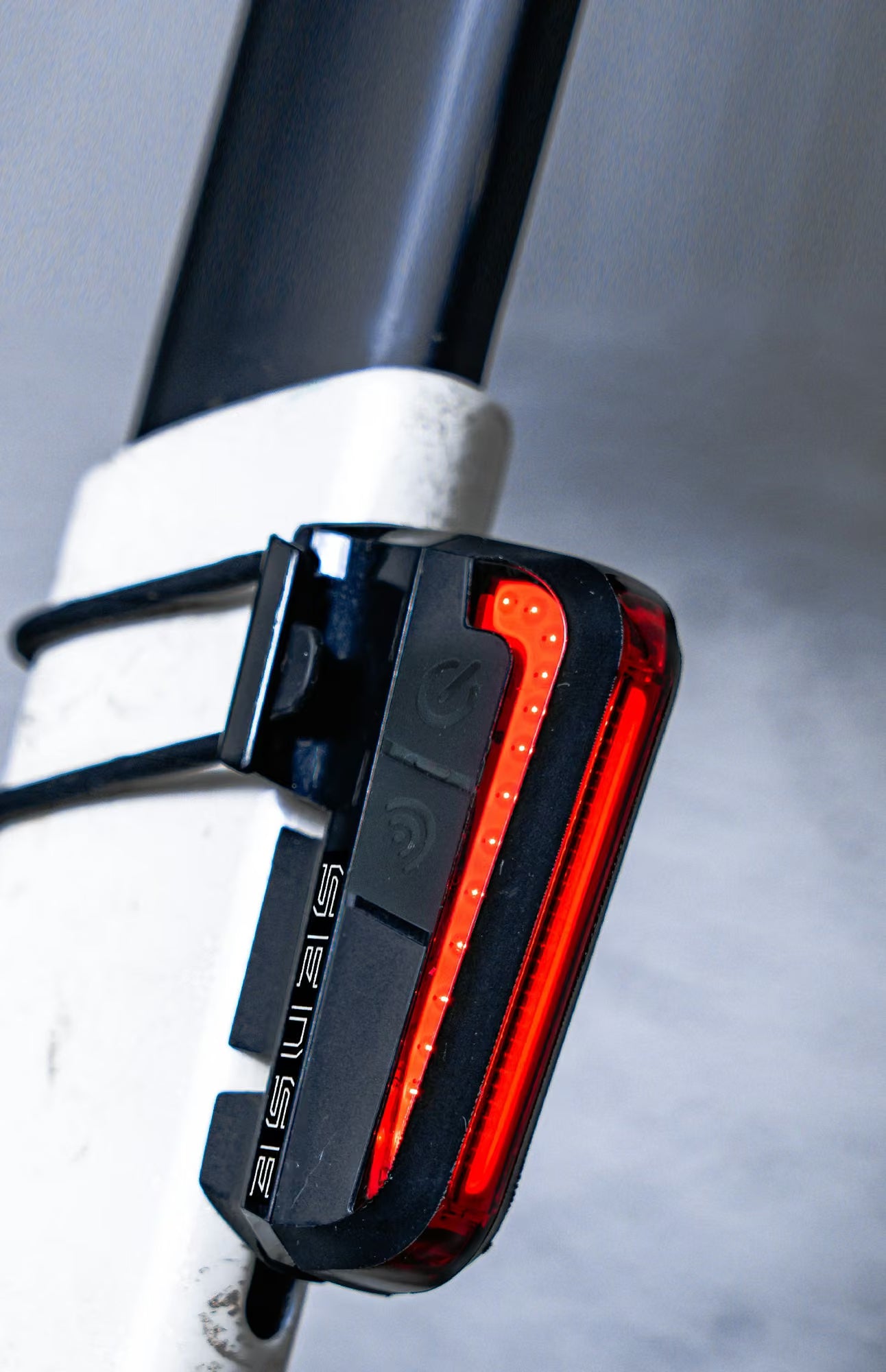 Moon Light Cerberus Sense Rear VLS 150 Lumen