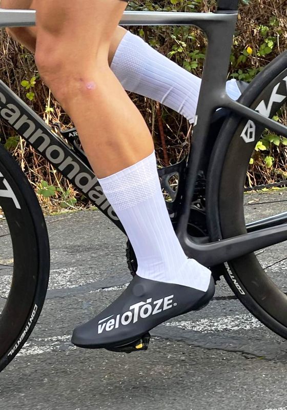 VeloToze Shoe Covers Aero White Black – Rouleur Cycles
