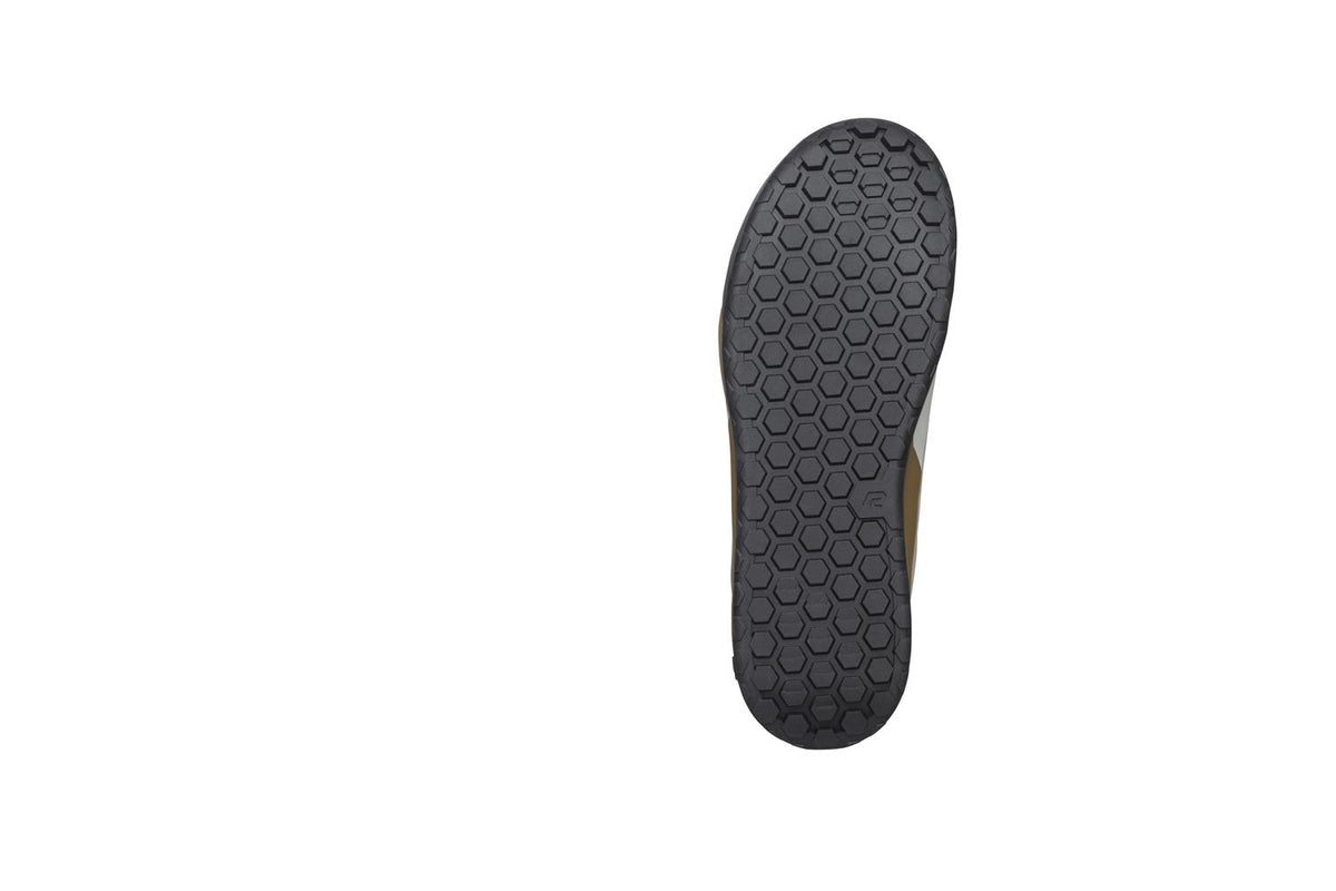 hellion-white-4-5000x3335-c8800247-a7db-4d4e-8ccf-